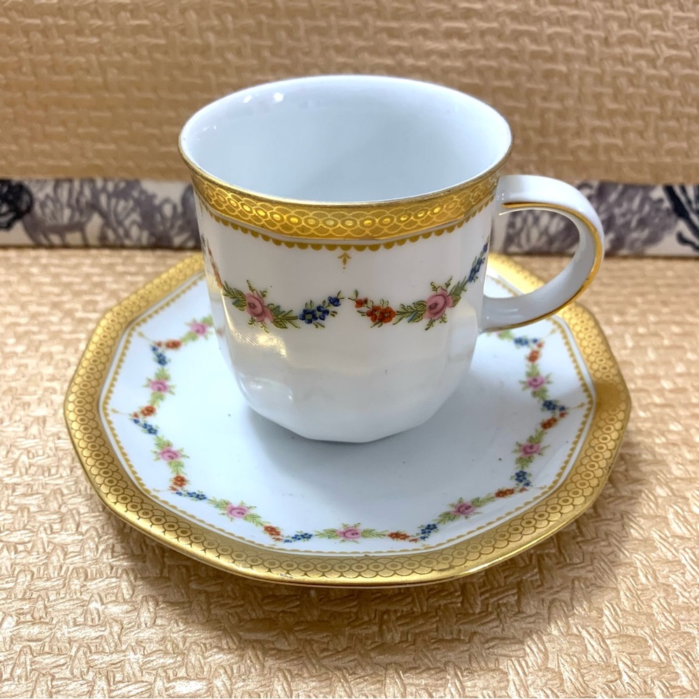 Tirschenreuth Demitasse cup and saucer ‘Petit Rose’
Espresso cup and saucer